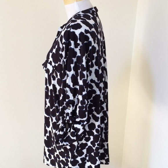 NWT! FYLO XXL black spots front zip blouse. - Picture 2 of 10